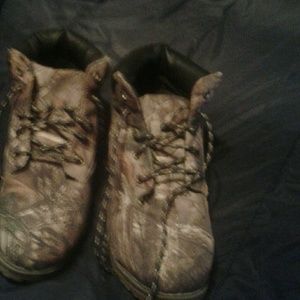 Boys camo boots size 6Y